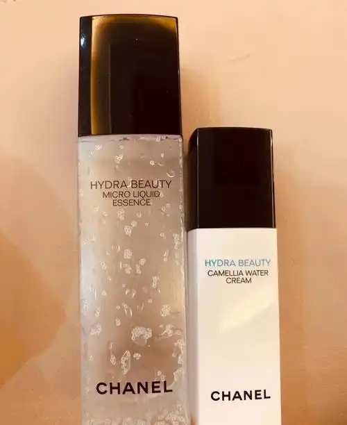 乳液可以抹在头发上吗