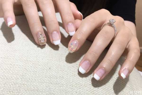 指甲油的成分 指甲油和甲油胶对比 指甲油的成分 指甲油和甲油胶对比