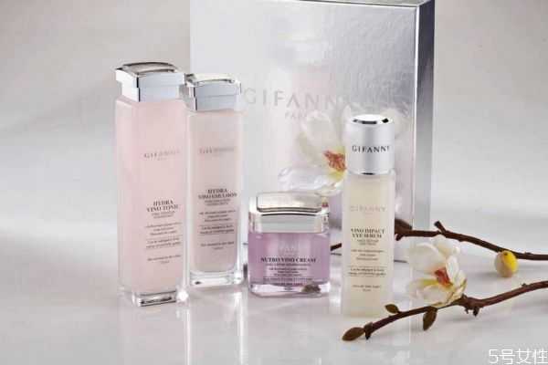 过期的精华水能用吗?过期的精华水能涂脚吗 过期的精华水能用吗?过期的精华水能涂脚吗