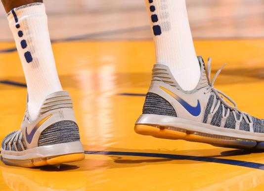 如何预防脚后跟裂口?脚后跟痛该怎么保养 如何预防脚后跟裂口?脚后跟痛该怎么保养