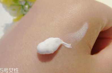 佰草集新七白面膜功效 教你辨别佰草集新七白面膜真假