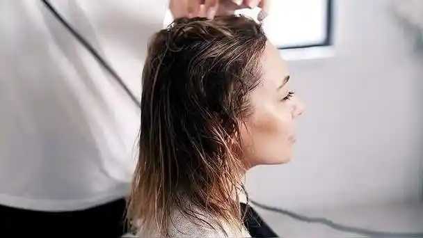 涂了弹力素要梳开吗 涂了弹力素要梳开吗