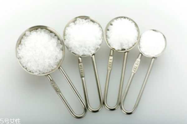 盐水洗脸放多少盐 盐水洗脸放多少盐