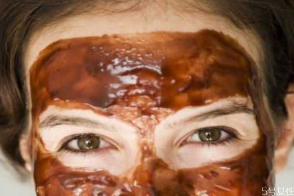 红糖面膜真的能祛斑吗？坚持敷红糖面膜多久能淡斑