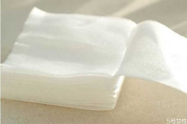 爽肤水用厚的还是薄的化妆棉?为什么护肤要用厚的化妆棉 爽肤水用厚的还是薄的化妆棉?为什么护肤要用厚的化妆棉