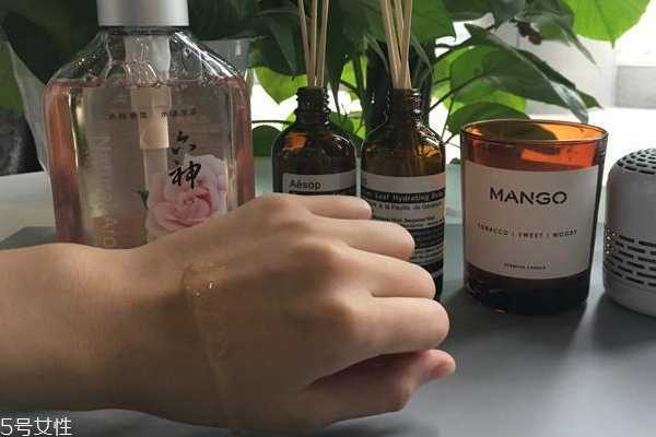 六神沐浴露可以洗头吗 六神沐浴露可以洗头吗