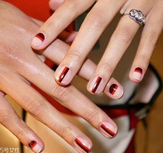 莫兰迪色美甲图 几何线条美甲图片