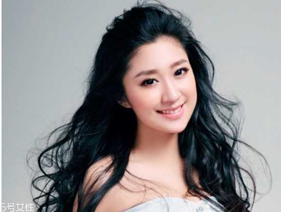 皮肤暗黄黑眼圈重怎么办