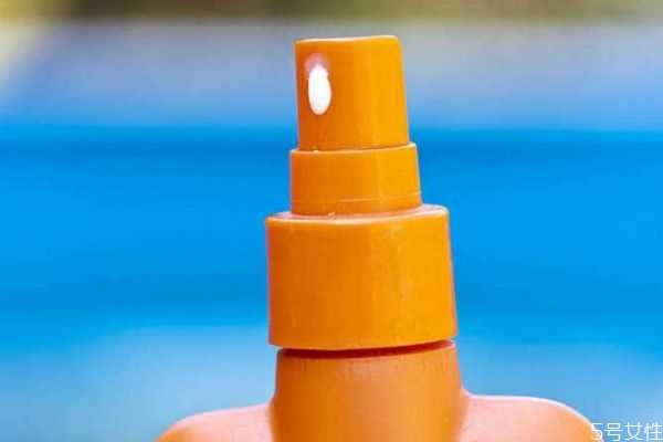 只涂防晒霜就出门可以吗?可以单独只涂防晒霜吗 只涂防晒霜就出门可以吗?可以单独只涂防晒霜吗