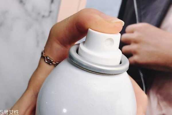 雅漾喷雾适合高中生吗