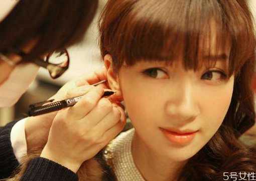 耳洞有臭味是怎么回事?枪打耳洞注意事项 耳洞有臭味是怎么回事?枪打耳洞注意事项