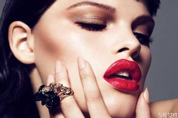 一般口红有毒吗？如果长期吃口红有什么危害吗