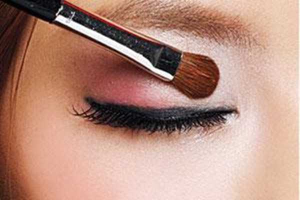 珠光眼影怎么卸?卸珠光眼影的方法 珠光眼影怎么卸?卸珠光眼影的方法