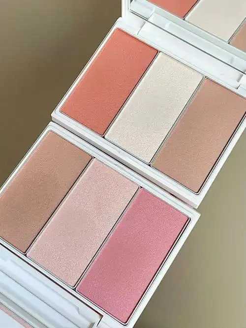 白皮适合什么颜色腮红 白皮适合什么颜色腮红