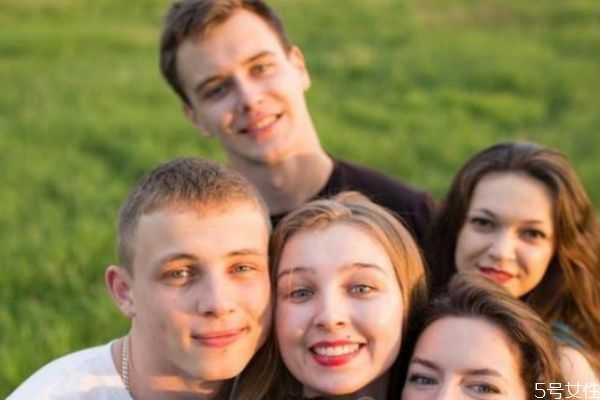 眼角纹和笑纹该怎么去除？去笑纹的眼霜哪个更好