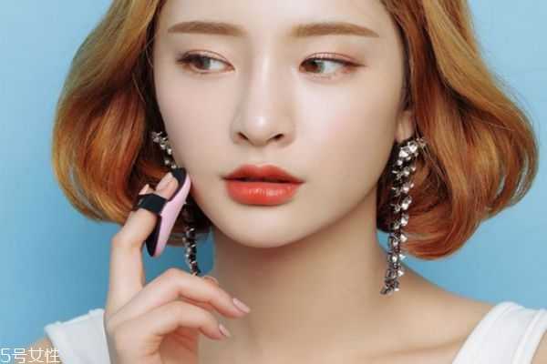 眼部涂粉底液要怎么涂？用粉底液的注意事项