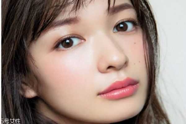 化妆总是不好看是为什么？初学化妆有哪些技巧
