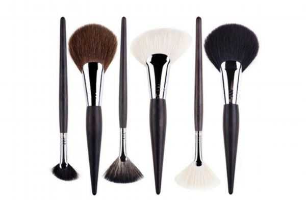 散粉刷怎么粘取散粉?散粉刷的正确使用方法 散粉刷怎么粘取散粉?散粉刷的正确使用方法