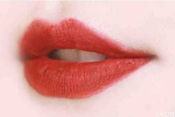冬天口红用哑光还是滋润？口红买滋润还是哑光好
