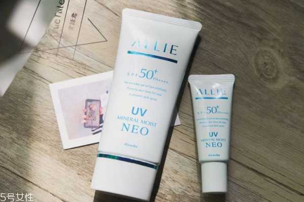 嘉娜宝防晒霜伤皮肤吗 嘉娜宝防晒霜伤皮肤吗