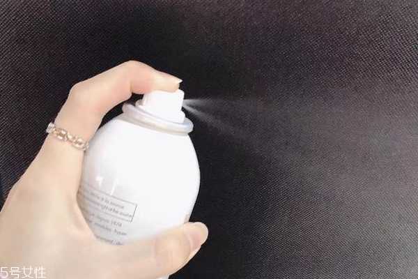 雅漾喷雾适合高中生吗