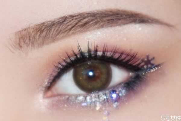 眼部妆容怎么化好看？眼影应该怎么搭配颜色