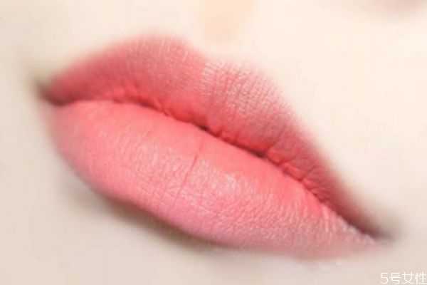 mac口红珊瑚色是几号？mac哪款口红适合素颜