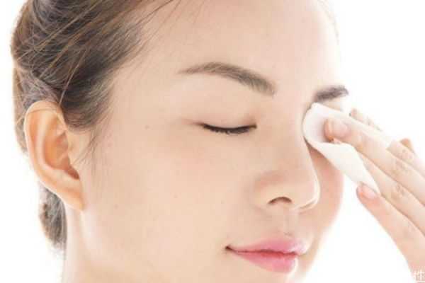 干性皮肤适合哪种卸妆？卸妆到底买水好还是油好