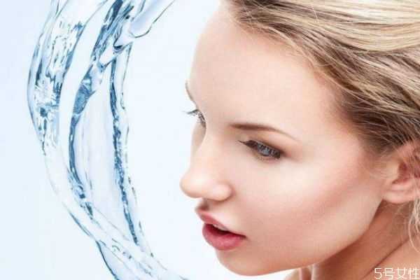 鼻子上起皮是怎么回事?皮肤起皮什么原因 鼻子上起皮是怎么回事?皮肤起皮什么原因