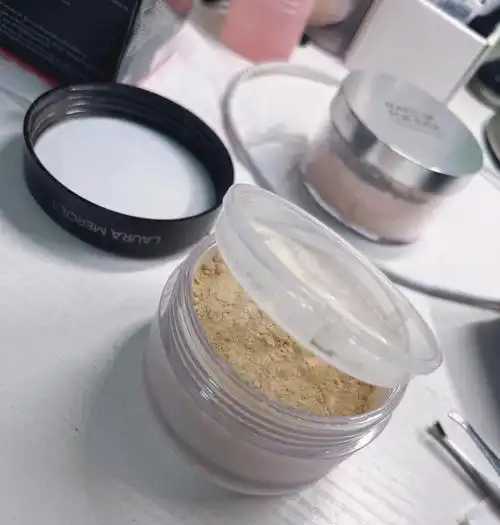 混合皮可以用蜜粉吗 混合皮可以用蜜粉吗