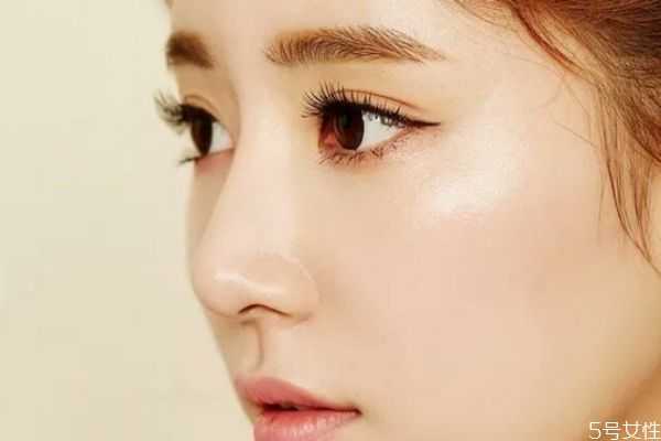 假睫毛贴多了会怎么样？贴假睫毛有害吗