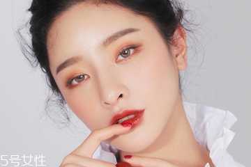 唇釉怎么用？唇釉怎么涂均匀