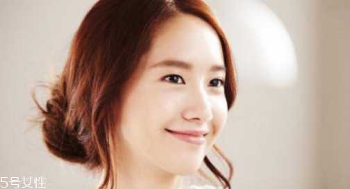 皮肤暗黄黑眼圈重怎么办