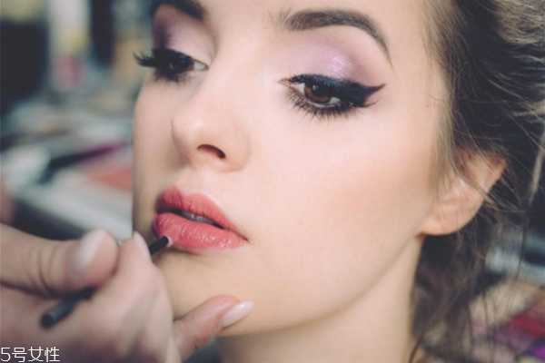 皮肤油用什么卸妆产品 油性皮肤用这些卸妆产品好