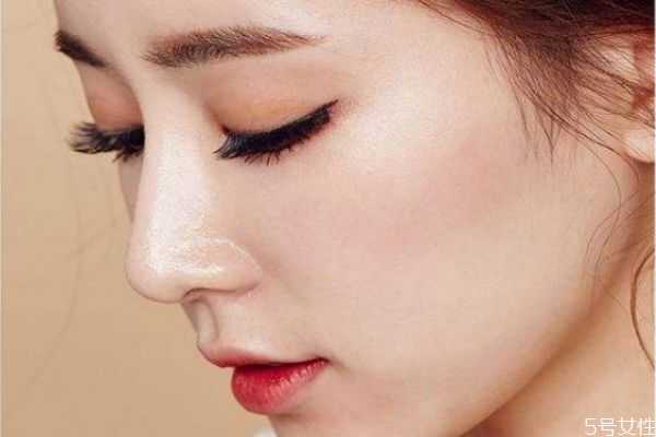 假睫毛贴多了会怎么样？贴假睫毛有害吗