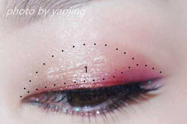 珠光眼影怎么卸?卸珠光眼影的方法 珠光眼影怎么卸?卸珠光眼影的方法