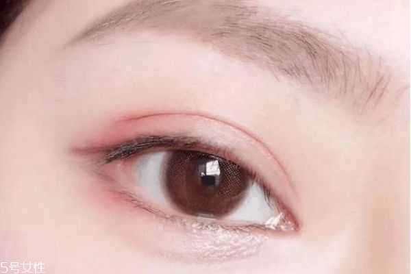 日抛和月抛哪个更伤眼 日抛还是月抛好