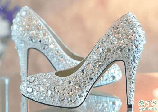 穿高跟鞋会拇外翻吗？拇外翻手术恢复后可以穿高跟鞋吗