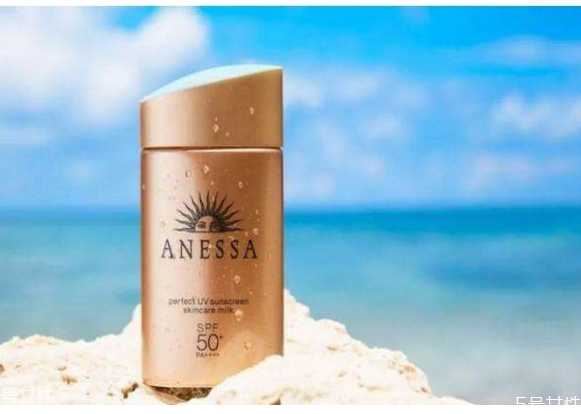 涂防晒不洗脸睡觉会怎样?防晒霜要用卸妆水卸吗 涂防晒不洗脸睡觉会怎样?防晒霜要用卸妆水卸吗