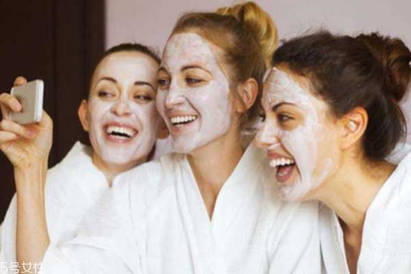 为什么敷完面膜脸更干