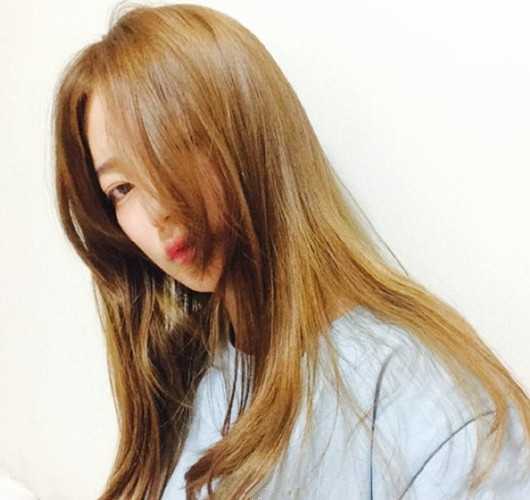 软萌的咖啡色长卷发图片 咖啡色发型图片大全 软萌的咖啡色长卷发图片 咖啡色发型图片大全