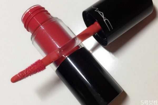 夏天适合涂哑光口红吗？唇釉和唇膏的区别