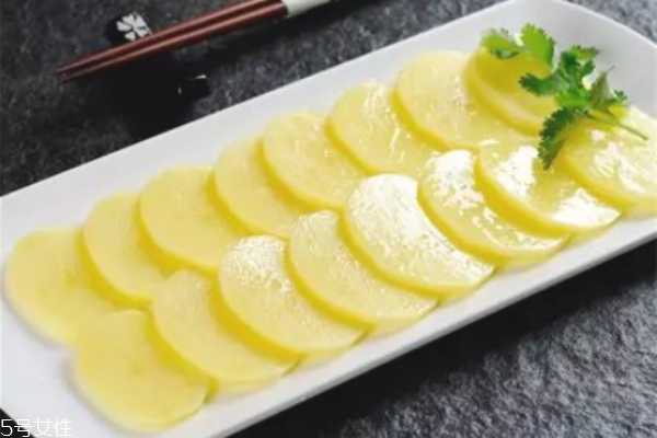 皮肤暗黄黑眼圈重怎么办