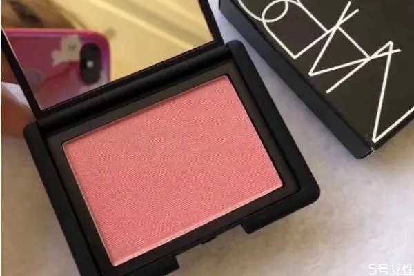 日常有必要涂腮红吗 日常有必要涂腮红吗
