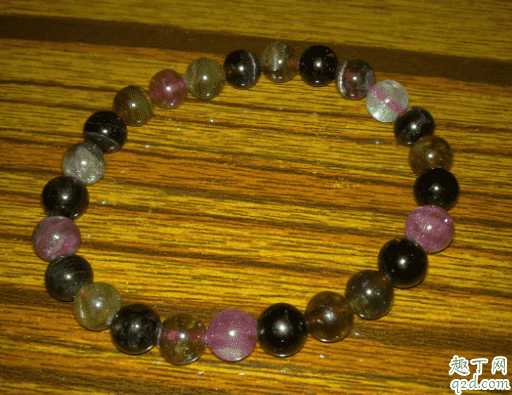 碧玺是不是水晶的一种?什么颜色的碧玺比较稀有 碧玺是不是水晶的一种?什么颜色的碧玺比较稀有