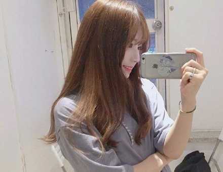 软萌的咖啡色长卷发图片 咖啡色发型图片大全 软萌的咖啡色长卷发图片 咖啡色发型图片大全