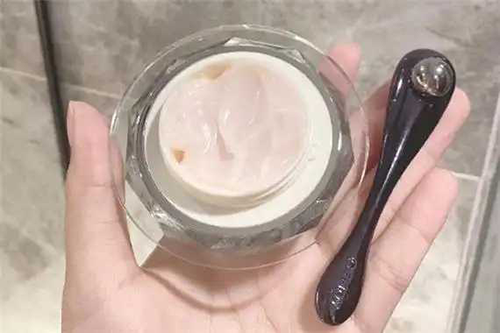 眼霜需要经常换着用吗