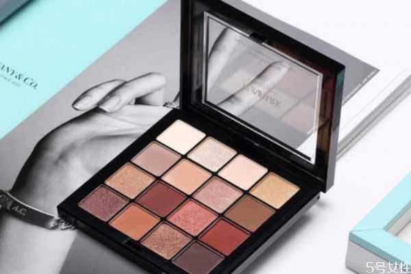 眼影怎么判断是否过期？眼影结块是过期了吗