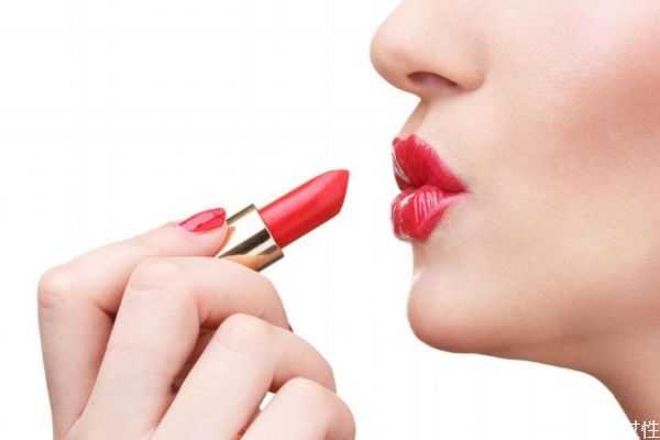 口红膏体晃动怎么处理？口红膏体歪了怎么矫正