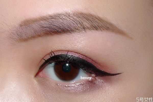 拱形眉适合什么脸型?拱形眉和上挑眉有什么区别 拱形眉适合什么脸型?拱形眉和上挑眉有什么区别